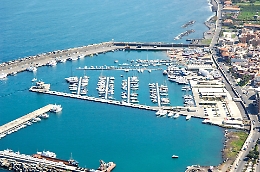 Covid, sindaco di Riposto: «Troppa gente al Lungomare. C'è rischio chiusura»