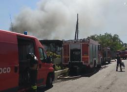 Giornata di incendi in Sicilia, minacciati anche centri abitati