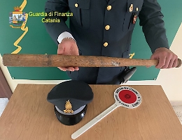 Belpasso, viaggia in auto con mazza da baseball: denunciato 30enne