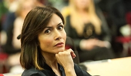 Mara Carfagna aspetta una bimba, fiocco rosa alla Camera