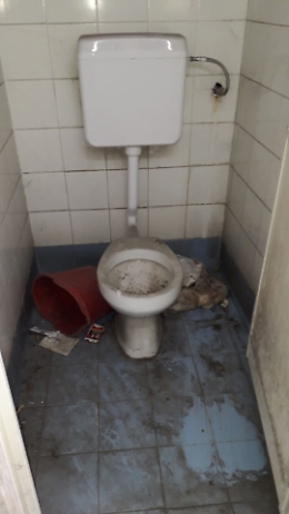 Catania, bagni pubblici: continua il tour dell'orrore