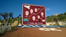 Strada degli Scrittori: contromano investe un'auto e fugge