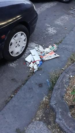 Catania: piazza "Martire" dell'incuria e dell'inciviltà