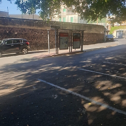 Catania: piazza Lanza, pensilina attesa AMT da rimuovere