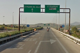 Incidente Trapani, si schianta con l'auto contro guard-rail lungo A29 e muore