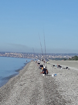 Fiumefreddo (CT) : pescatori in spiaggia al tempo di Covid-19