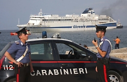 Marittimo cade da traghetto Tirrenia: ritrovato vivo al largo di Palermo