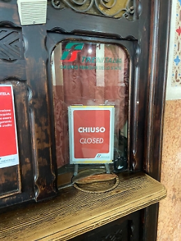 Taormina (ME): biglietteria chiusa nella stazione ferroviaria