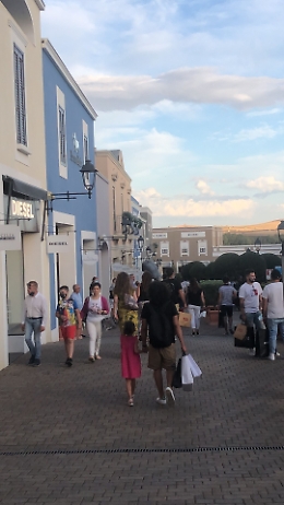 Saldi, al Sicilia Outlet Village tornano residenti e turisti