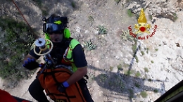 Taormina, 20enne trovato morto sugli scogli: recuperato con elicottero