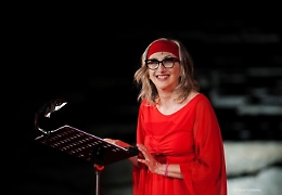 Lunetta Savino fa di Medea una confessione domestica da schermo tv