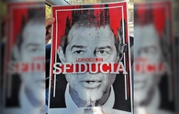 Il M5s e il manifesto delle polemiche: «Non siamo noi a istigare all'odio»