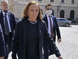 Lamorgese rassicura Lampedusa
«Test a tutti i migranti, non siete soli»