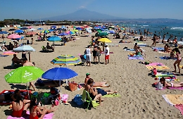 Dalla Regione 2,5 milioni per adeguare spiagge libere a misure antiCovid