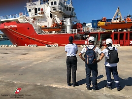 «Non è sicura», la Guardia costiera ferma la Ocean Viking