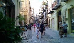 Scatta nel fine settimana in centro storico l’area pedonale urbana