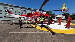 Si sente male sull'Etna: soccorso da un elicottero dei vigili del fuoco