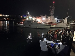 Lampedusa, allarme covid migranti lanciato da sindacato Polizia: «In 25 positivi»