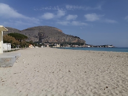 Coronavirus, a Palermo spiagge vietate per Ferragosto: ecco l'ordinanza
