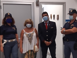 Turista dimentica borsello sul treno con 5000 euro: capotreno lo restituisce