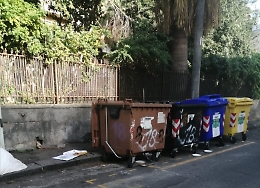 Catania, via Basile: "W i gatti,  i topi e le blatte"