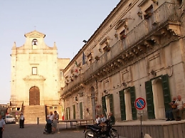 Monterosso Almo, il sindaco chiude il Comune: figlia di dipendente positiva al covid