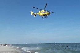 Fiumefreddo, 68enne si sente male e muore mentre fa il bagno