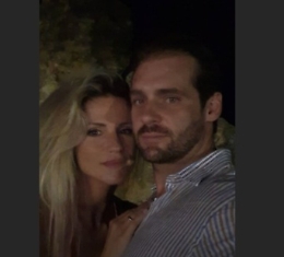 Michelle Hunziker in vacanza in Sicilia con tutta la famiglia: incantata dalla Valle dei Templi