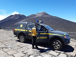 Ciclisti in difficoltà sull'Etna: soccorsi dalla Guardia di Finanza