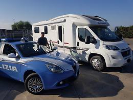 Alla Plaia rubato un camper a coppia di turisti, la Polizia lo ritrova a Librino