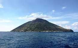 Stromboli, guide chiedono di poter scalare il vulcano fino a 400 m
