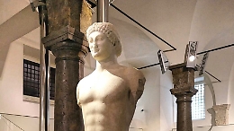Il Kouros ritrovato in mostra internazionale ad Atene