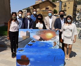 Porto Empedocle, sei panchine letterarie dedicate a Pirandello e a Camilleri