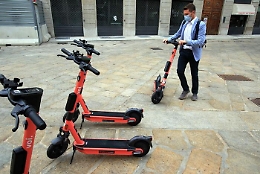 Monopattino sharing a Palermo: Comune delibera servizio