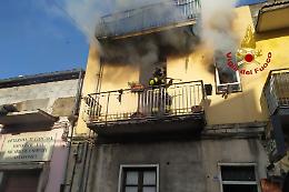 Belpasso, incendio in una abitazione: sette persone intossicate
