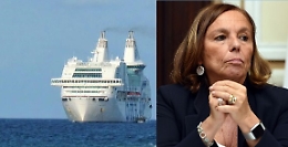 Migranti, Lamorgese: «Non possiamo affondare i barchini. Stiamo lavorando per aiutare la Tunisia»