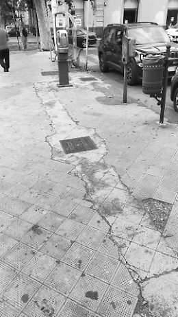 Catania: piazza G.Verga in abbandono