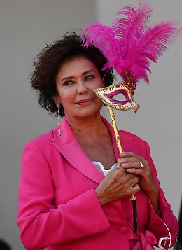 Venezia, da Corinne Clery a Baby K tutte super colorate alla Mostra del Cinema