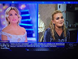 «Buongiorno da Mondello!», Angela Chianello ospite da Barbara D'Urso col suo tormentone: “Non ce n'è coviddi”