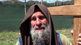 Palermo intitola a Biagio Conte un tratto di via Tiro a Segno: la cerimonia nel terzo anniversario della morte