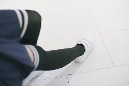 Niente minigonne a scuola &laquo;perch&eacute; ai prof cade l'occhio&raquo;: protesta in un liceo romano