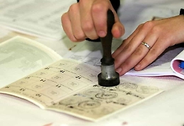 Elezioni e referendum: paura dei contagi, fuggi fuggi degli scrutatori