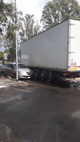 Catania: auto in sosta vietata creano disagi ad autotrasportatori