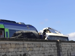 Vittoria, treno contro bus: le foto dell'incidente