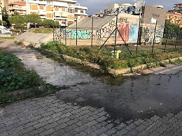 Catania, piazzale Cannavò: fogna a cielo aperto