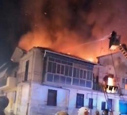 Messina, palazzo a fuoco: residenti evacuati