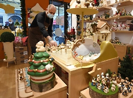 Shopping, cenone, parenti: cosa aspettarsi dal primo Natale dell'era Covid