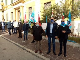 Rsa non sicure al tempo del Covid 19, sit in dinanzi la Prefettura ad Agrigento