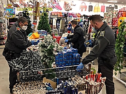 Belpasso, luminarie natalizie non sicure in un negozio cinese