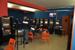 Catania, bisca "camuffata" da associazione culturale: 2 denunce